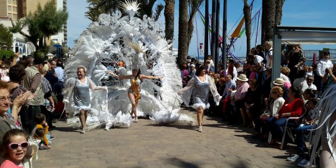 Disfruta del carnaval de verano en Santiago de la Ribera
